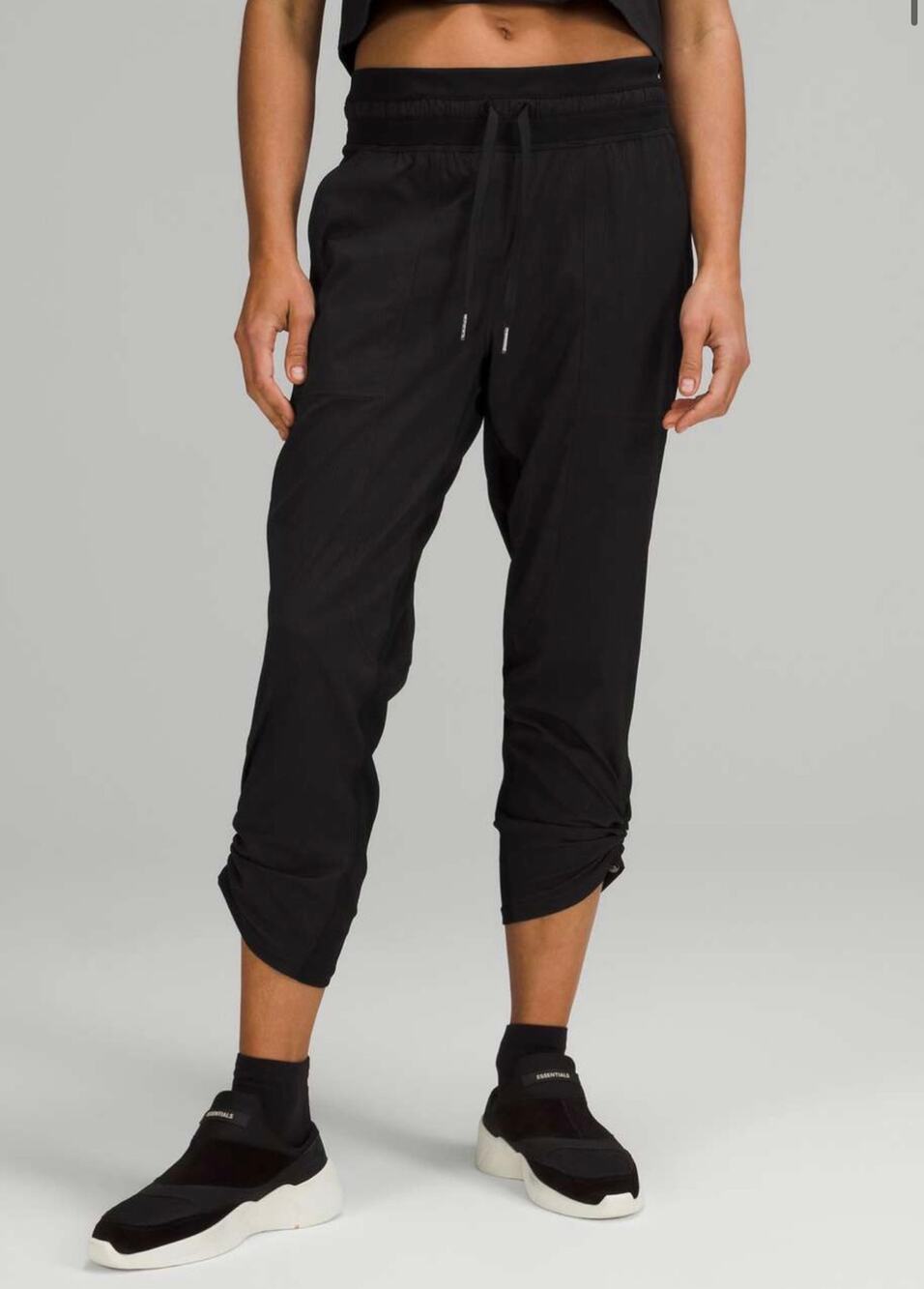 Lululemon Dance Studio Mid-Rise Crop 25" Women's size 8